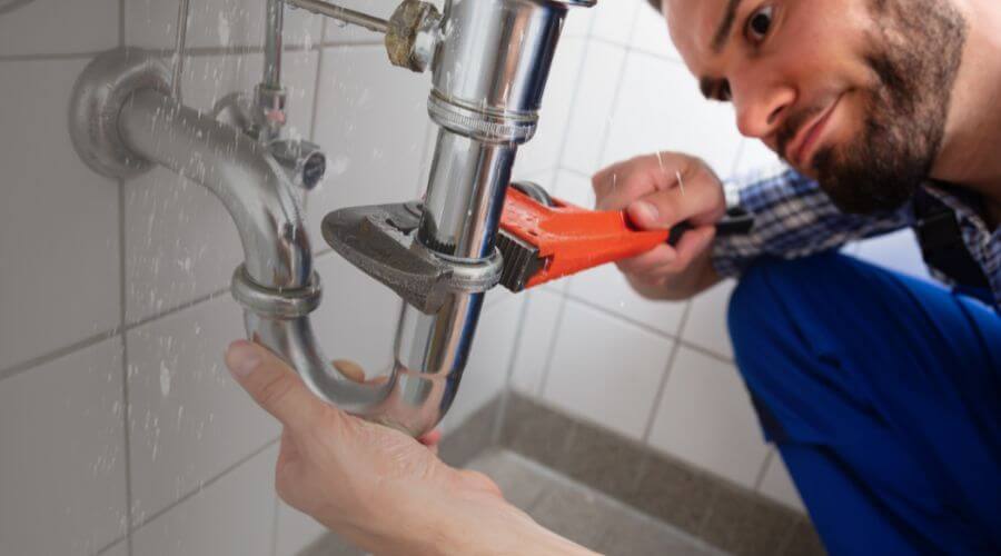 Professional clogged toilet repair in Delaware